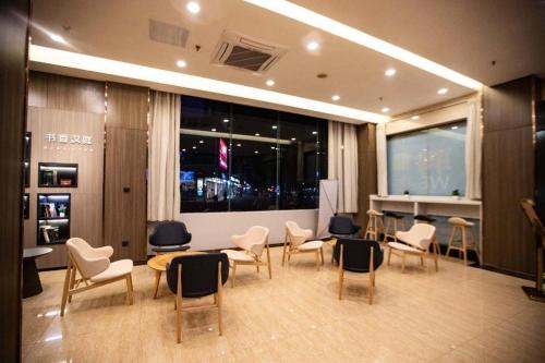 Imagen general del Hotel Hanting Qingyuan Lianjiang Road. Foto 2