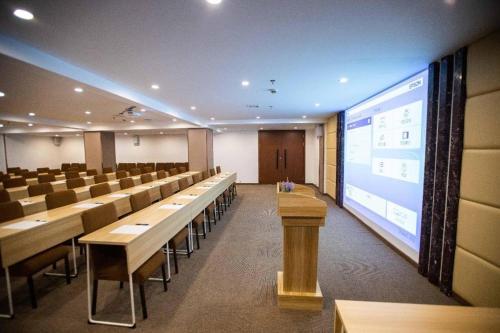 Imagen general del Hotel Hanting Qingyuan Lianjiang Road. Foto 5