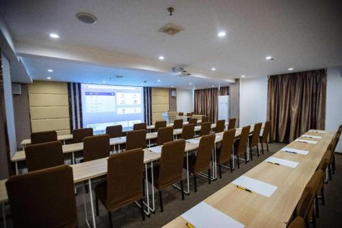 Imagen general del Hotel Hanting Qingyuan Lianjiang Road. Foto 6