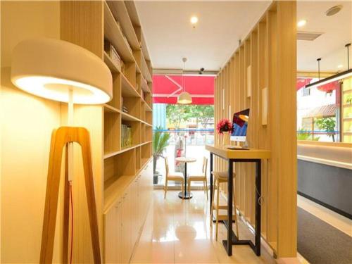Imagen general del Hotel Hanting Shanghai Babaiban Pudian Road Metro Station. Foto 4