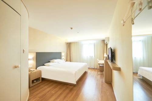Imagen de la habitación del Hotel Hanting Shanghai Tangqiao Subway Station. Foto 1