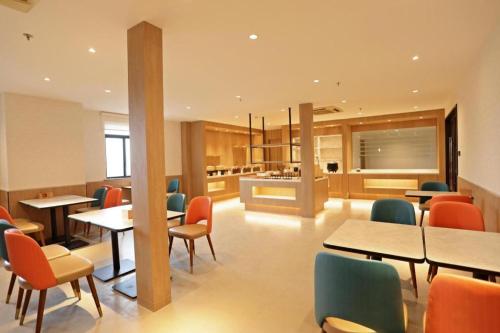 Imagen general del Hotel Hanting Yuyao Zhongan Plaza. Foto 7