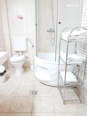 Imagen de la habitación del Hotel Hanul Fullton. Foto 8