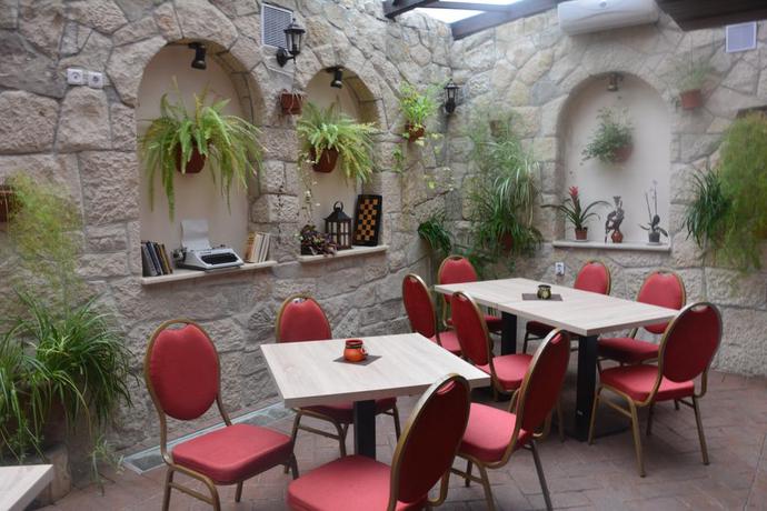 Imagen del bar/restaurante del Hotel Hanul Fullton. Foto 3