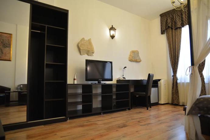 Imagen de la habitación del Hotel Hanul Fullton. Foto 10