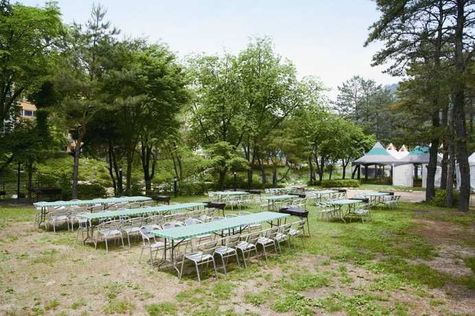 Imagen del bar/restaurante del Hotel Hanwha Resorts Sanjeong Lake Annecy. Foto 9