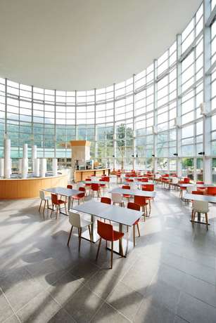 Imagen del bar/restaurante del Hotel Hanwha Resorts Sanjeong Lake Annecy. Foto 10