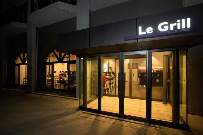 Imagen del bar/restaurante del Hotel Hanwha Resorts Yongin Besancon. Foto 3