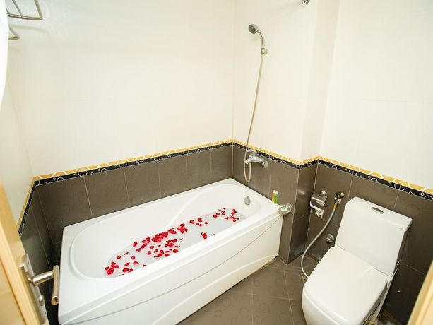 Imagen de la habitación del Hotel Hanz Regal Hanoi. Foto 15