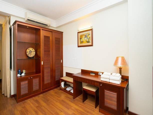 Imagen de la habitación del Hotel Hanz Regal Hanoi. Foto 16