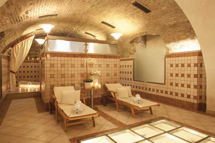Imagen de la piscina del Hotel Hapimag Resort Budapest. Foto 18