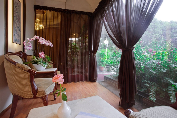 Imagen de los exteriores del Hotel Happiness. Foto 8