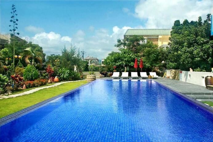 Imagen de la piscina del Hotel Happiness, Kengting. Foto 19