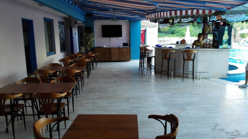 Imagen de la piscina del Hotel Happy Apart. Foto 14