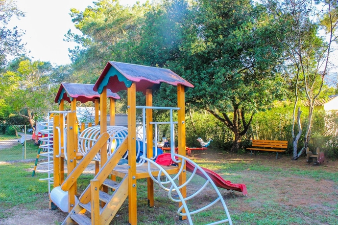 Imagen de los exteriores del Hotel Happy Camp Mobile Homes In Karda Beach Camping and Bungalows. Foto 9