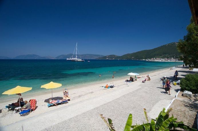 Imagen de los exteriores del Hotel Happy Camp in Camping Karavomilos Beach. Foto 11