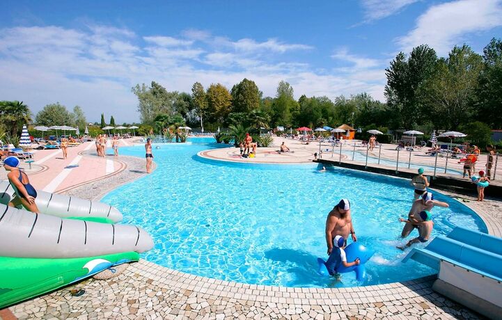 Imagen general del Hotel Happy Camp in Camping Laguna Village. Foto 1