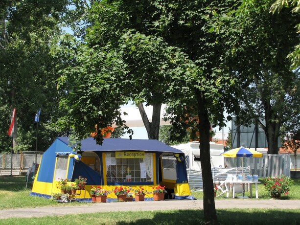 Imagen general del Hotel Happy Camp mobile homes in F&uuml;red Camping. Foto 14