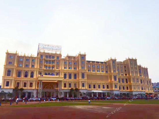 Imagen de los exteriores del Hotel Happy Castle International Hotel. Foto 9