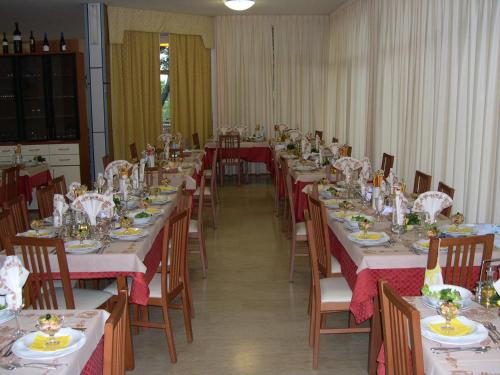 Imagen general del Hotel Happy, Cervia. Foto 2