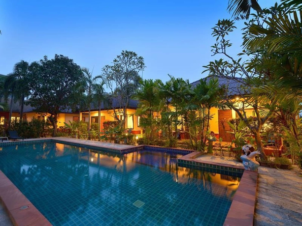 Imagen de la piscina del Hotel Happy Cottages Phuket. Foto 17