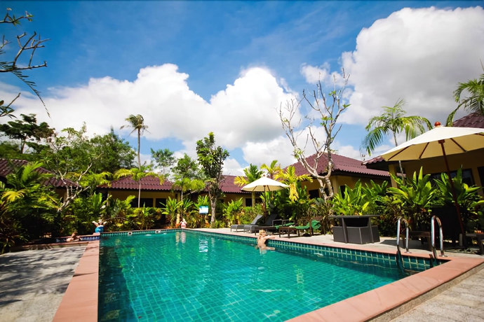 Imagen de la piscina del Hotel Happy Cottages Phuket. Foto 18