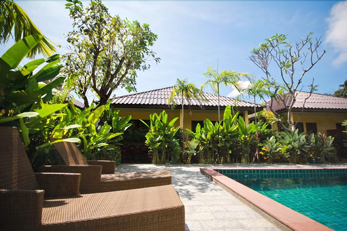 Imagen de la piscina del Hotel Happy Cottages Phuket. Foto 19