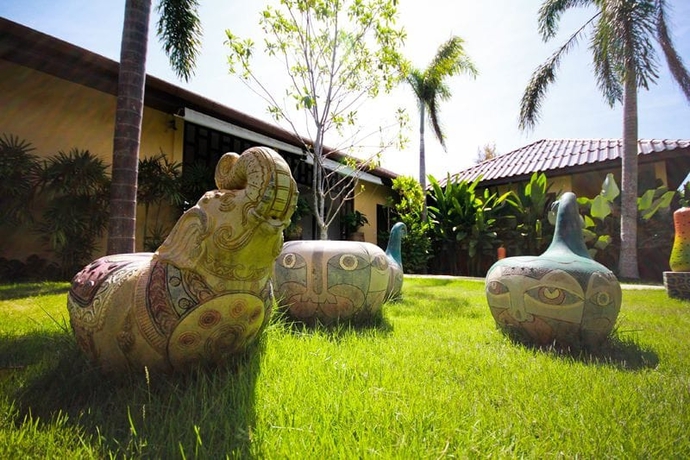 Imagen de los exteriores del Hotel Happy Cottages Phuket. Foto 10