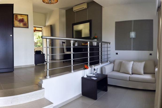 Imagen de la habitación del Hotel Happy Cretan Suites. Foto 2