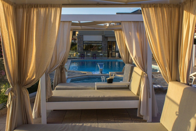 Imagen de la piscina del Hotel Happy Cretan Suites. Foto 15