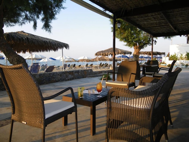 Imagen de la piscina del Hotel Happy Days Beach Hotel. Foto 13