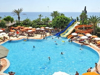 Imagen de la piscina del Hotel Happy Elegant Hotel. Foto 8