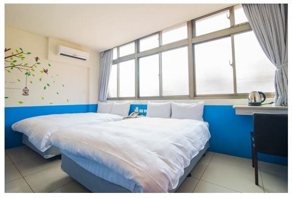 Imagen de la habitación del Hotel Happy Holiday. Foto 6