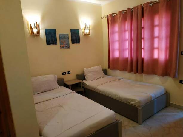 Imagen de la habitación del Hotel Happy Land. Foto 15