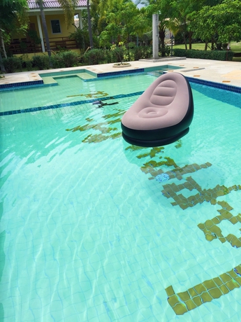 Imagen de la piscina del Hotel Happy Mind Resort. Foto 18