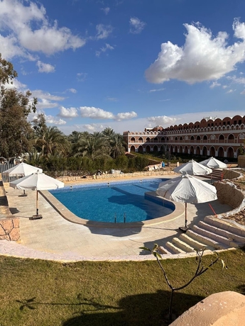 Imagen de la piscina del Hotel Happy Oasis. Foto 16