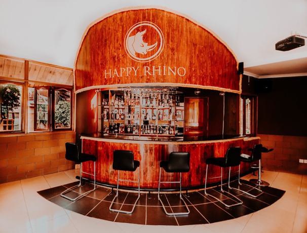 Imagen del bar/restaurante del Hotel Happy Rhino, ARUSHA. Foto 2