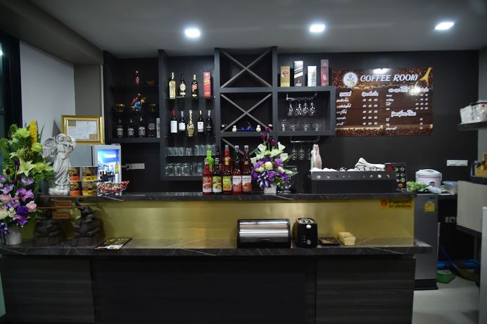 Imagen del bar/restaurante del Hotel Happy Room. Foto 2