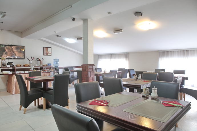 Imagen del bar/restaurante del Hotel Happy Star Club. Foto 3