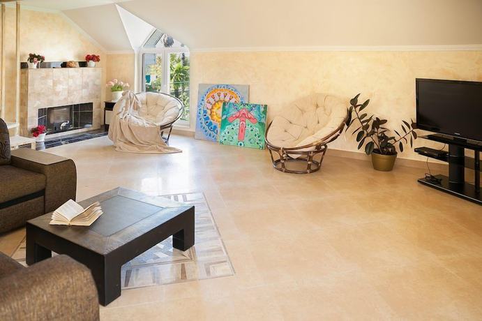 Imagen de la habitación del Hotel HappyLinn. Foto 10