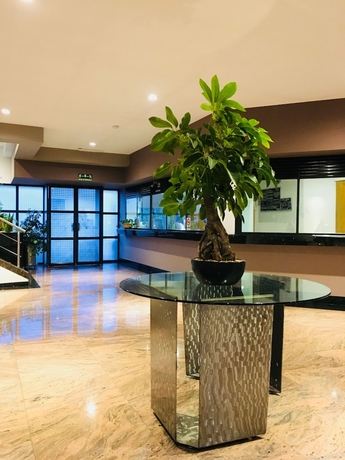 Imagen de los interiores del Hotel Harare. Foto 18