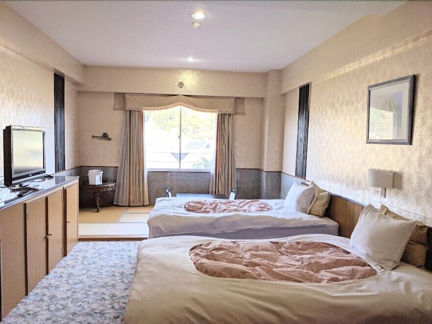 Imagen de la habitación del Hotel Harazuru Onsen Topmega Itoen. Foto 11