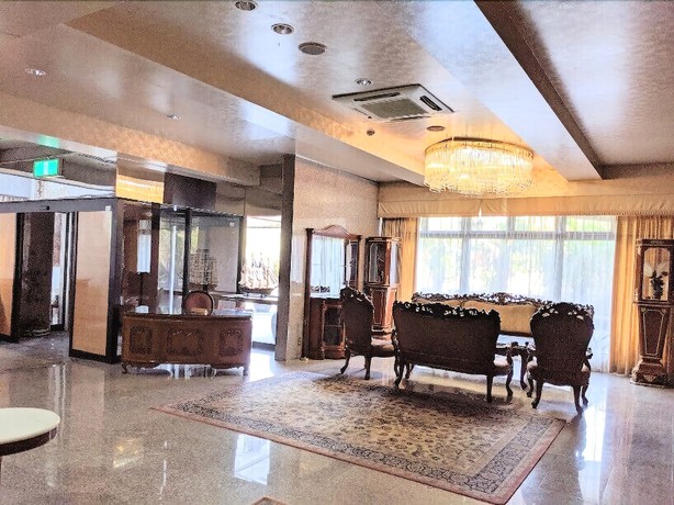 Imagen de los interiores del Hotel Harazuru Onsen Topmega Itoen. Foto 19