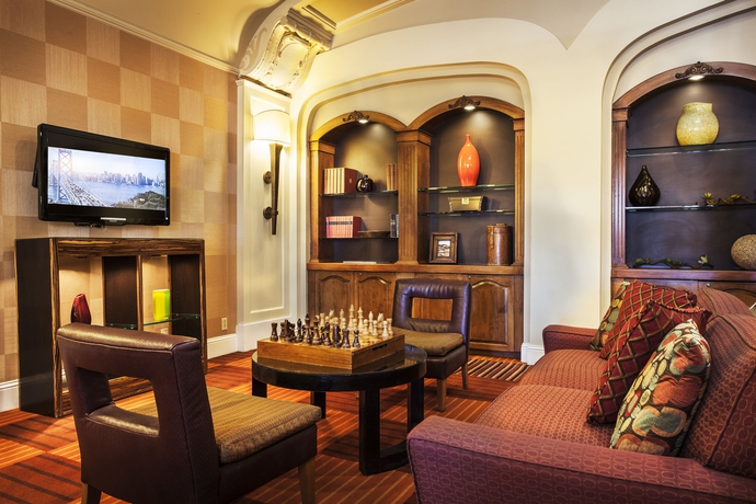 Imagen de los interiores del Hotel Harbor Court. Foto 15