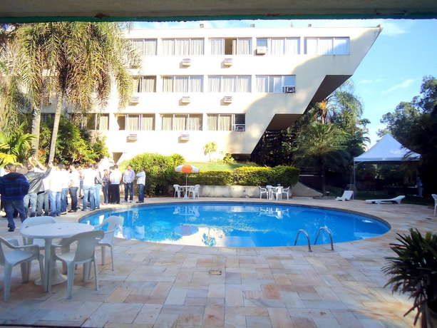Imagen de la piscina del Hotel Harbor Inn Londrina. Foto 15