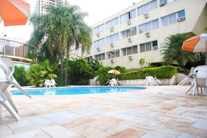 Imagen de la piscina del Hotel Harbor Inn Londrina. Foto 16