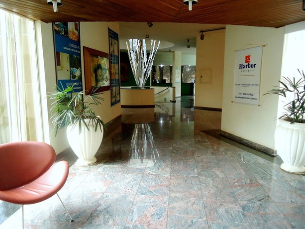 Imagen de los interiores del Hotel Harbor Inn Londrina. Foto 12