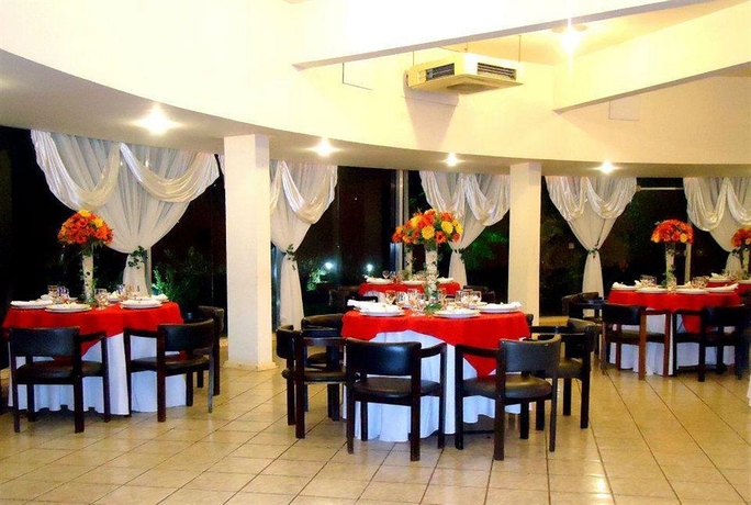 Imagen de los interiores del Hotel Harbor Inn Londrina. Foto 13
