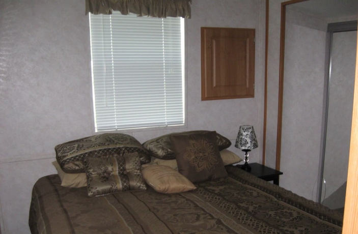 Imagen de la habitación del Hotel Harbor Lakes RV Resort. Foto 10