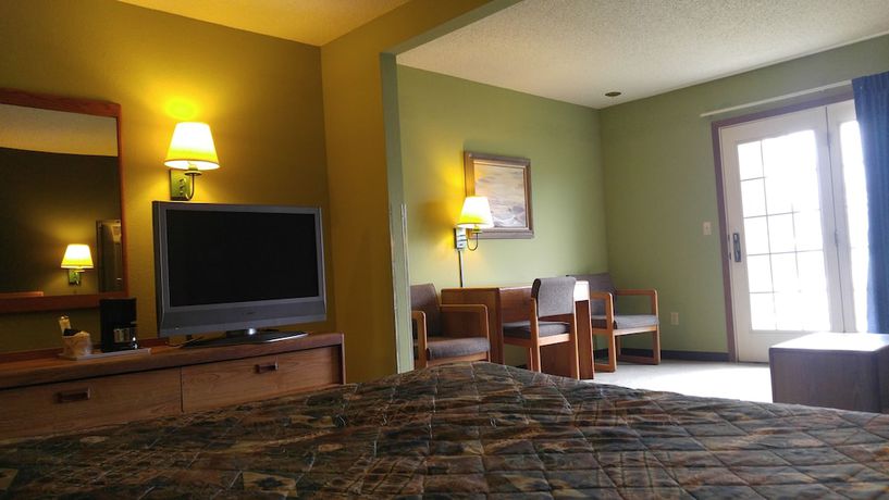 Imagen de la habitación del Hotel Harbor Lights Lodge. Foto 6